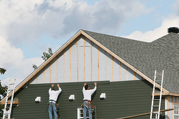 Professional Siding technician working in Bedford, VA